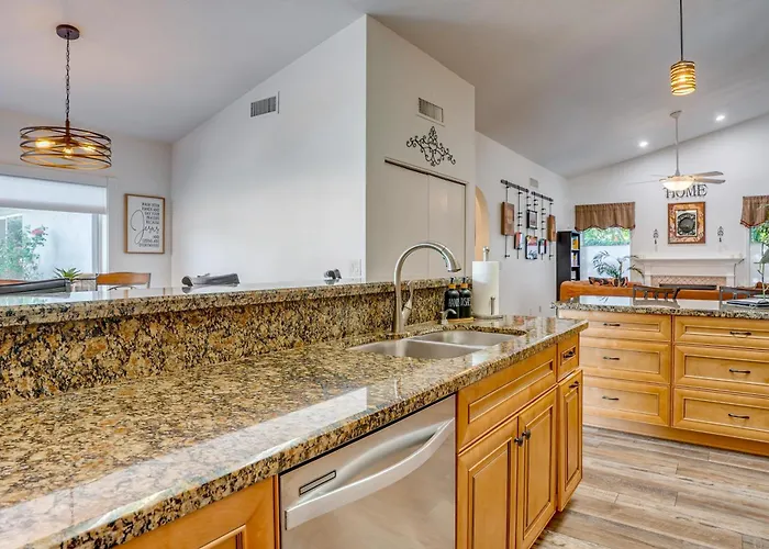 Saltwater Pool! Family Gem Near Hurricane Harbor Ferienhaus